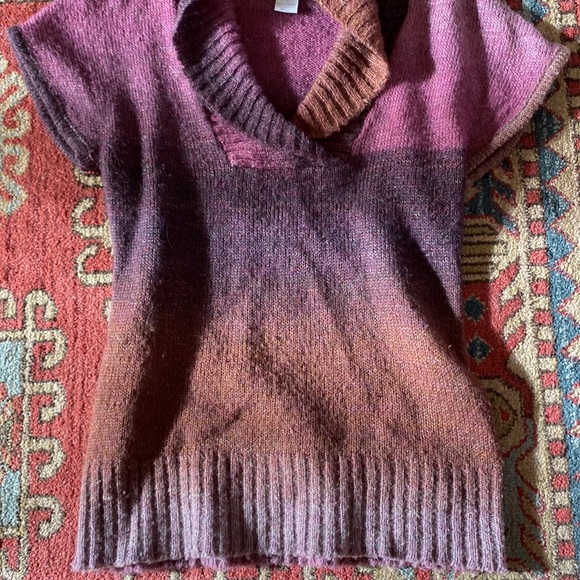 Charlotte Russe Short Sleeved Swester - Picture 3 of 3